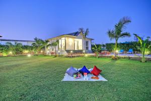 Billede fra billedgalleriet på Saroja Farm Pet-friendly 3-BHK Farmhouse With Private Pool, Lush Garden & Discotheque i Greater Noida