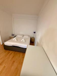 Кровать или кровати в номере Studio Vidal in the city center of Cannes with AC