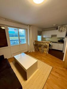 Кухня или мини-кухня в Studio Vidal in the city center of Cannes with AC
