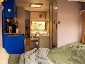 Η κουζίνα ή μικρή κουζίνα στο Gemütlicher Camper fußläufig zur Therme Erding