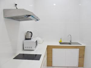 Nhà bếp/bếp nhỏ tại Viraka PoolVilla วิราคะ พูลวิลล่า