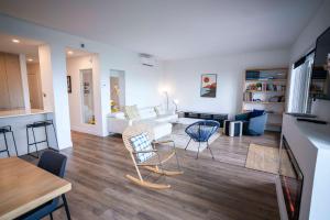 Η κουζίνα ή μικρή κουζίνα στο Elegant Condo with Baie-Saint-Paul