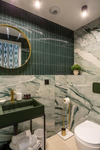 Et badeværelse på Kab Hotel - Saint Mandé + 146 billeder