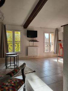 Et tv og/eller underholdning på 2 pièces dans le centre historique de Barjols