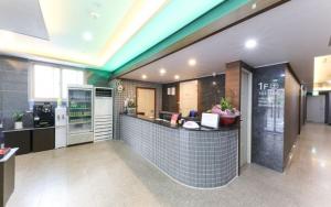 Kuchyň nebo kuchyňský kout v ubytování Hotel J