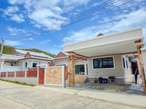 Tòa nhà nơi biệt thự tọa lạc