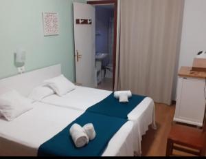 Кровать или кровати в номере Portal 17 Can Tort