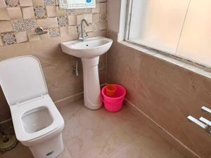 Ένα μπάνιο στο Hotel O K.P Stay Inn