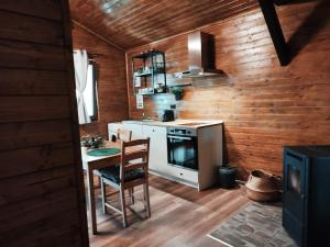 Kuchyň nebo kuchyňský kout v ubytování Popa Cabana