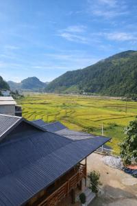 a row of solar panels on the roof of a building at Hà Châu Homestay in Mù Cang Chải