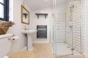 a bathroom with a shower and a sink at Sidlesham Hideaway Logburner & Garden in Donnington