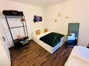 En eller flere senge i et værelse på Stilvolles Wohlfühl-Apartment nahe Bahnhof
