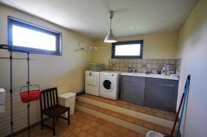 Kuchyň nebo kuchyňský kout v ubytování Moulin de la Fosse Soucy "Les Merisiers"