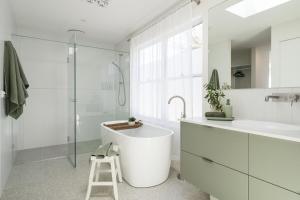 Koupelna v ubytování Olive & Salt + 28 fotografií