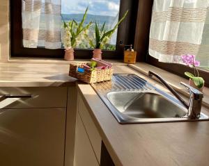 a kitchen counter with a sink and a window at Ferienwohnung Diesbrunnen in Ebermannstadt