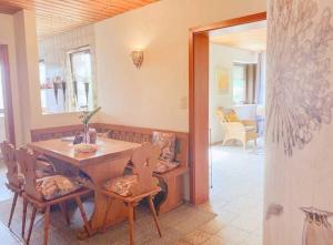 a dining room with a wooden table and chairs at Ferienwohnung Diesbrunnen in Ebermannstadt