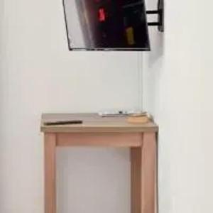 Et tv og/eller underholdning på Maison confortable à Sainte-Anne avec vue mer