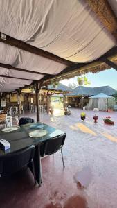 Üldine mäevaade või majutusasutusest Complex Lebada Botosani pildistatud vaade