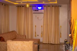 Φωτογραφία από το άλμπουμ του Afro-D Apartment σε Asagba +10 φωτογραφίες