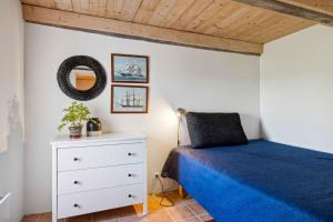 En eller flere senge i et værelse på Holiday Apartment With Sea View On Strynø