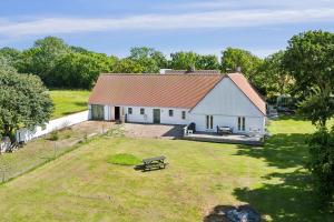 En have udenfor Holiday Apartment With Sea View On Strynø