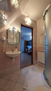 a bathroom with a sink and a shower and a mirror at Villa Poronianka in Poronin +29 photos