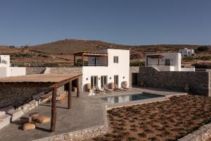 Nespecifikovaný výhled na hory nebo výhled na hory při pohledu z vily