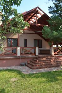 a house with stairs in front of it at Módos Falusi Szálláshely in Bihartorda