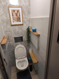 Ένα μπάνιο στο Przytulne mieszkanie Szopena