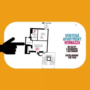 Een hand wijst naar een afbeelding van een plattegrond. bij Ventegà Sea View Apartment with Balcony in Vernazza