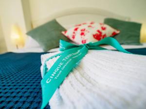 En eller flere senge i et værelse på Giaella Sea View Apartment + 63 billeder