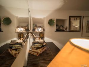 a room with two lamps and books on a staircase at Petrella's Point Studio with AC in Vernazza