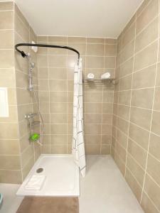 Et badeværelse på Le Charme des Docks by So Homy - 1 Bed Room - 4 PAX + 19 billeder