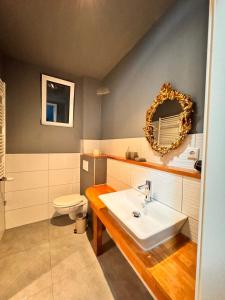 Phòng tắm tại Hiddenhausen Premium Apartment mit Terrasse