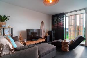 TV a/nebo společenská místnost v ubytování Le Chant des Vagues - A quelques min de Carnac