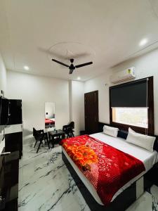 Ένα ή περισσότερα κρεβάτια σε δωμάτιο στο Hotel Amaresh +20 φωτογραφίες