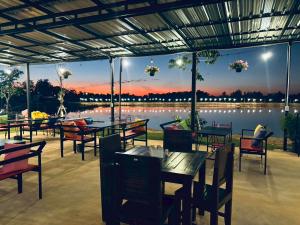 Tầm nhìn suối chảy gần khách sạn