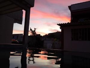 Solopgangen eller solnedgangen set fra feriehuset + 1 billede