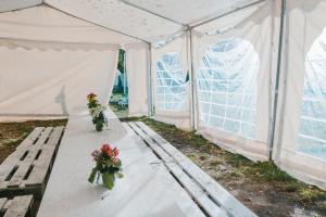 Сад в Original Bavarian Oktoberfest Camping Village Breakfast & Beer Included