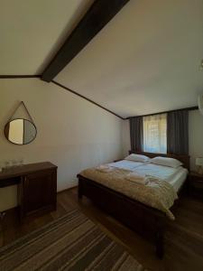 Ένα ή περισσότερα κρεβάτια σε δωμάτιο στο Комплекс Варвара - Хотел, Аквапарк и Минерлни басейни