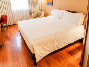 Postel nebo postele na pokoji v ubytování Novotel Lima San Isidro + 134 fotografií