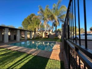 Swimmingpoolen hos eller tæt på Serenique Living