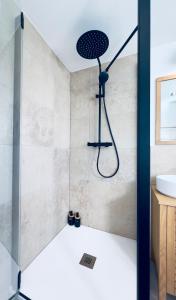 Et badeværelse på L'escapade champêtre au cœur des Pyrénées + 12 billeder