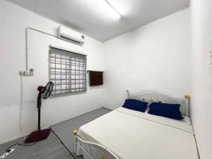 Postel nebo postele na pokoji v ubytování Home Stay Tok Ayah