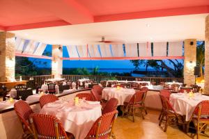 Restoran ili drugo mesto za obedovanje u objektu Decameron Barú - All Inclusive