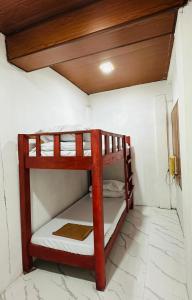 CotabatoLALEAH Transient House的一间有两张双层床的双层床房 更多2张照片