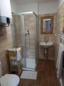 Et badeværelse på Ubytováni U rybníčku