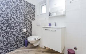 Gallery image of Sunrise Apartment Risika in Risika +27 photos