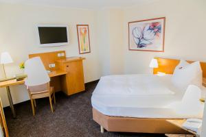 Giường trong phòng chung tại Hotel Möhringer Hof