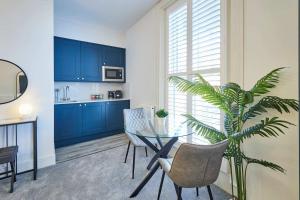 Køkken eller tekøkken på Host & Stay - The Langley Hotel